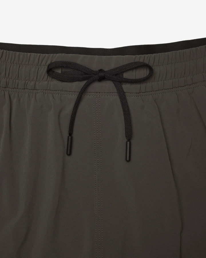 Reigning Champ 4-Way Stretch Nylon Combo Standard Training Short 5” - Carbon
